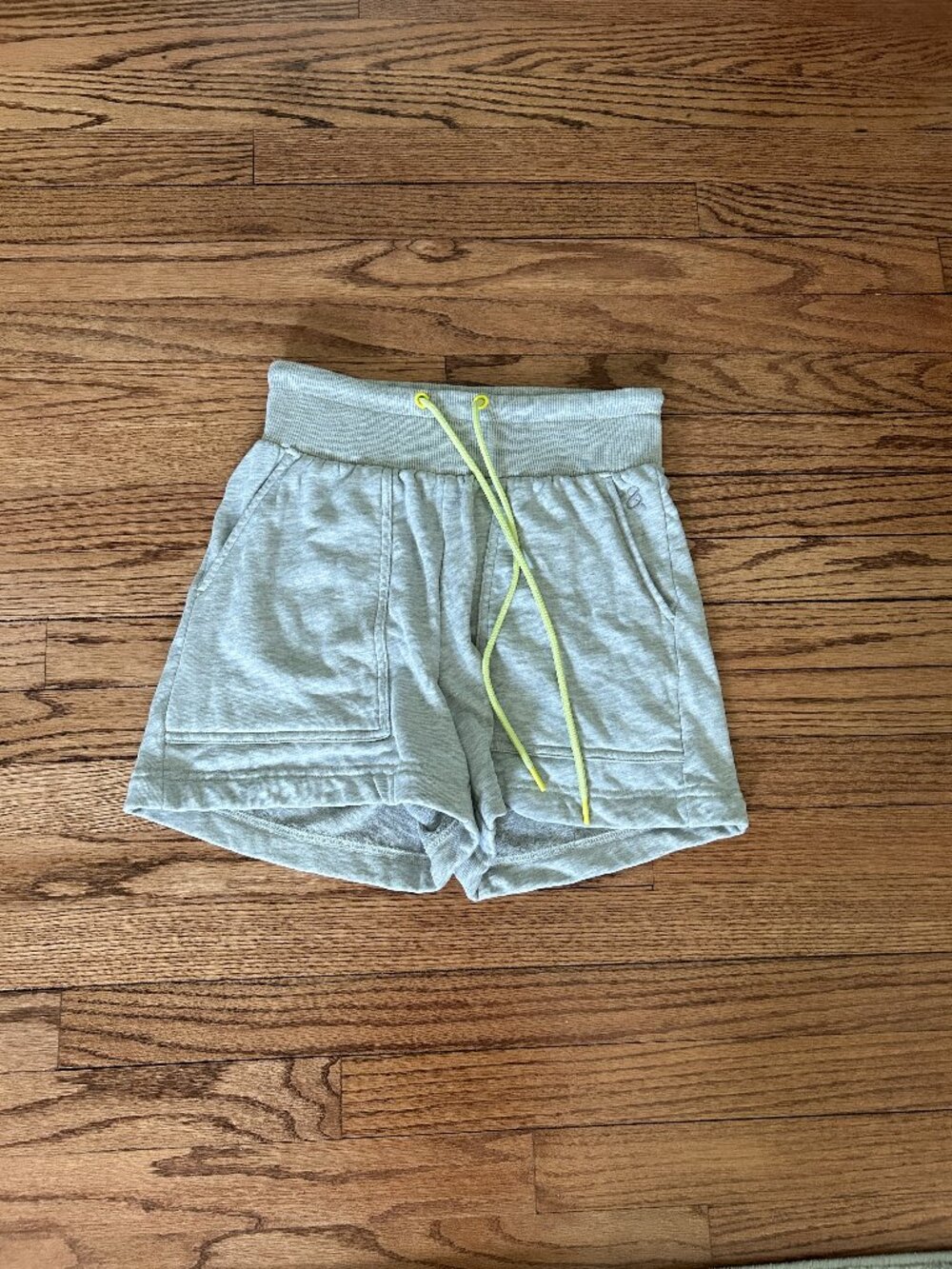 Lou & Grey XS shorts